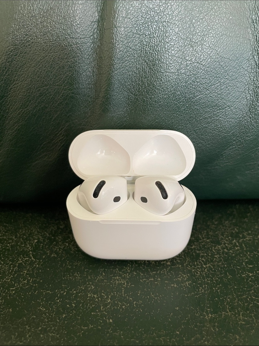 Apple AirPods 4